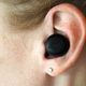 Imagen para el artículo titulado Los nuevos Echo Buds de Amazon son excelentes para lo que cuestan